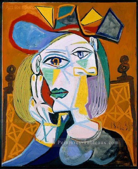 Femme assise au chapeau 1 1939 Cubisme Peintures à l'huile